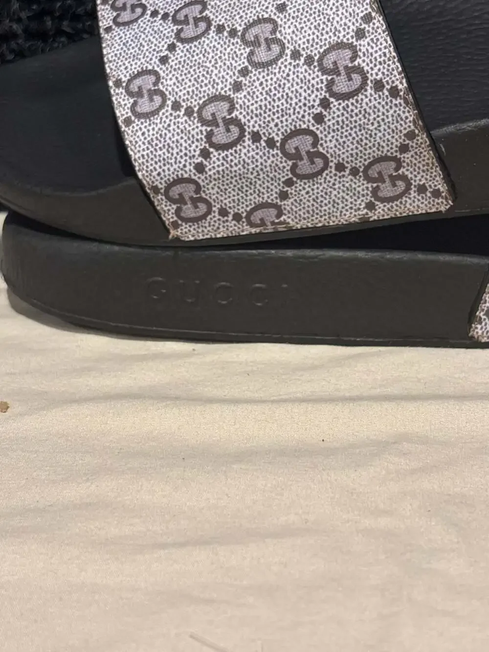 Gucci GG Supreme Pursuit Wolf Print Slides